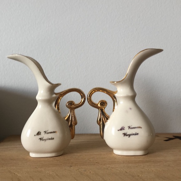 Vintage George & Martha Washington Mini Pitchers. - Picture 2 of 5